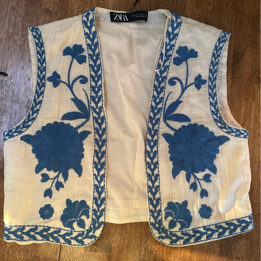 Zara Ivory and Teal Floral Embroidered vest - Small 6895/023